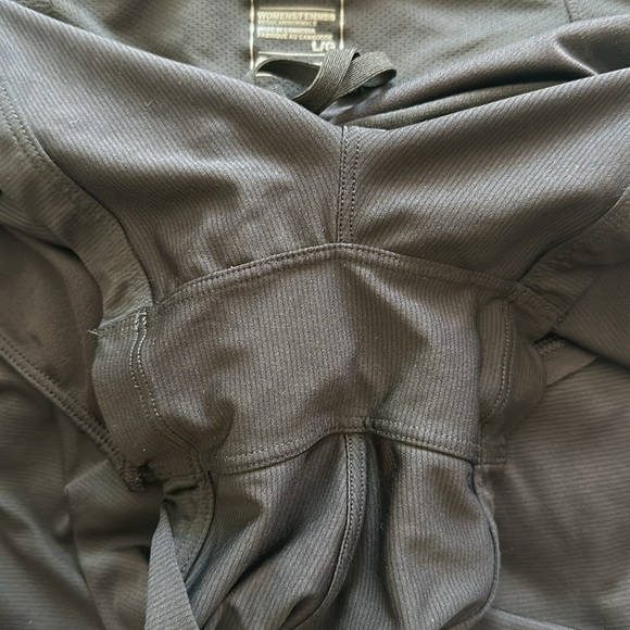 North Face Women’s shorts large - Picture 5 of 6